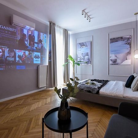 Modern Stay - Central Studios With Wall Projector Near Radisson Bucureşti Ngoại thất bức ảnh