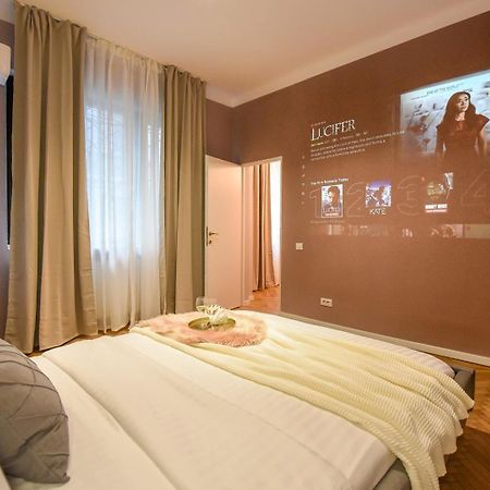 Modern Stay - Central Studios With Wall Projector Near Radisson Bucureşti Ngoại thất bức ảnh