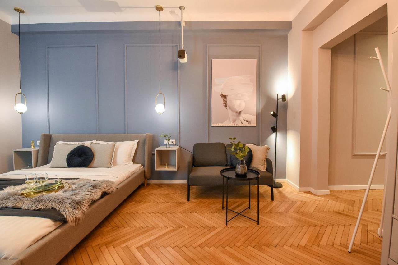 Modern Stay - Central Studios With Wall Projector Near Radisson Bucureşti Ngoại thất bức ảnh