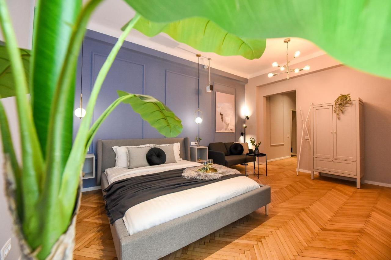 Modern Stay - Central Studios With Wall Projector Near Radisson Bucureşti Ngoại thất bức ảnh