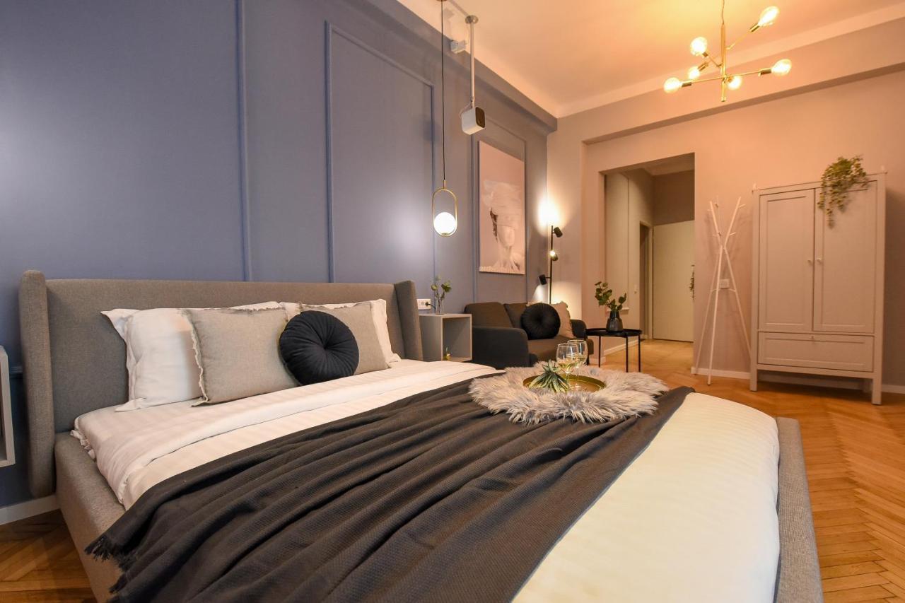 Modern Stay - Central Studios With Wall Projector Near Radisson Bucureşti Ngoại thất bức ảnh