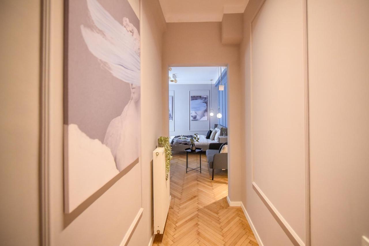 Modern Stay - Central Studios With Wall Projector Near Radisson Bucureşti Ngoại thất bức ảnh