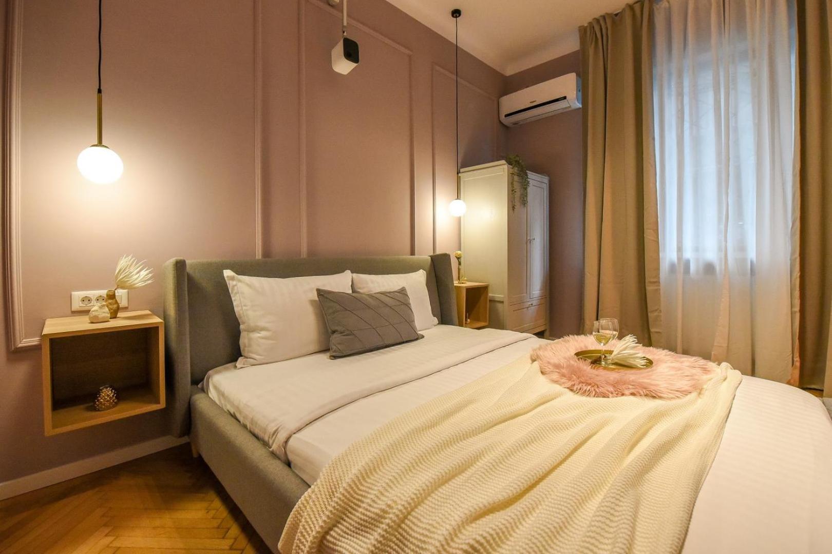 Modern Stay - Central Studios With Wall Projector Near Radisson Bucureşti Phòng bức ảnh