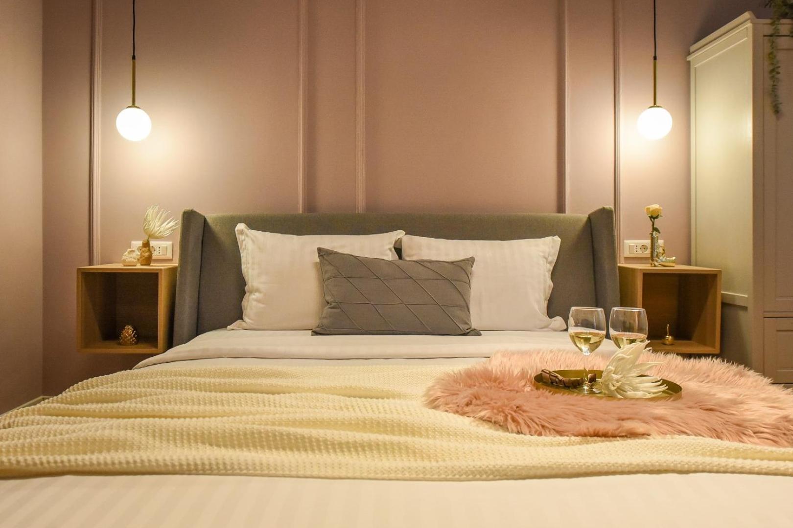 Modern Stay - Central Studios With Wall Projector Near Radisson Bucureşti Phòng bức ảnh