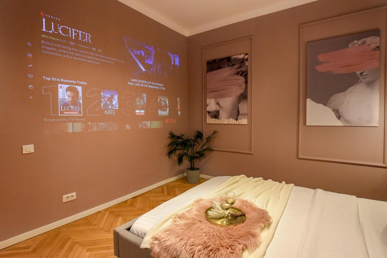 Modern Stay - Central Studios With Wall Projector Near Radisson Bucureşti Phòng bức ảnh