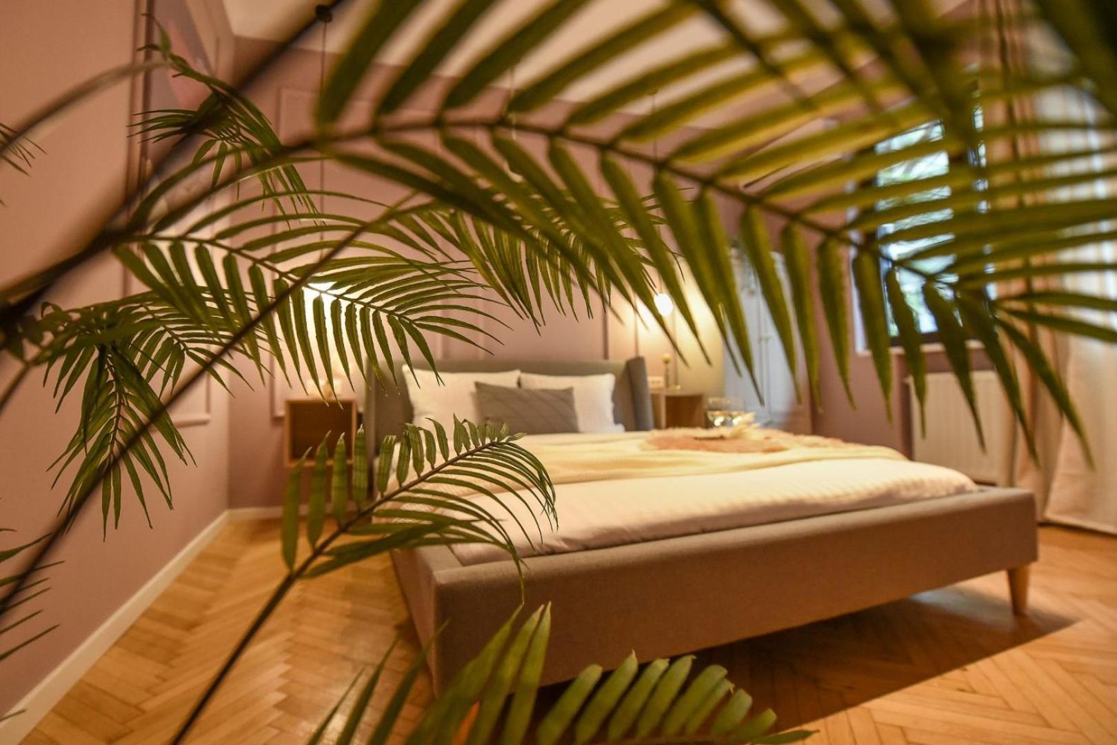 Modern Stay - Central Studios With Wall Projector Near Radisson Bucureşti Phòng bức ảnh